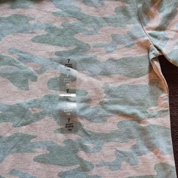 Boys camo short-sleeve t-shirt (NWT) - Picture 3 of 5